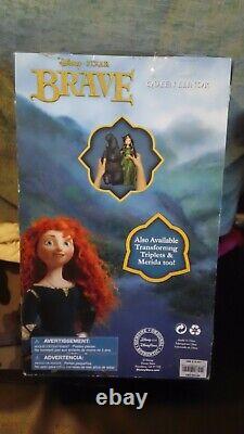 Disney / Pixar Brave Queen Elinor & Bear Exclusive Doll Set